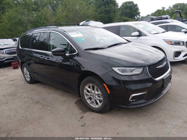 Auction sale of the 2022 Chrysler Pacifica Touring L, vin: 2C4RC1BG0NR211906, lot number: 45231203