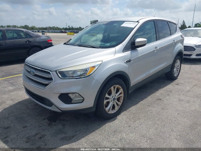 45231314 :رقم المزاد ، 1FMCU0GD9HUF02256 vin ، 2017 Ford Escape Se مزاد بيع