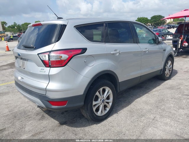 45231314 :رقم المزاد ، 1FMCU0GD9HUF02256 vin ، 2017 Ford Escape Se مزاد بيع