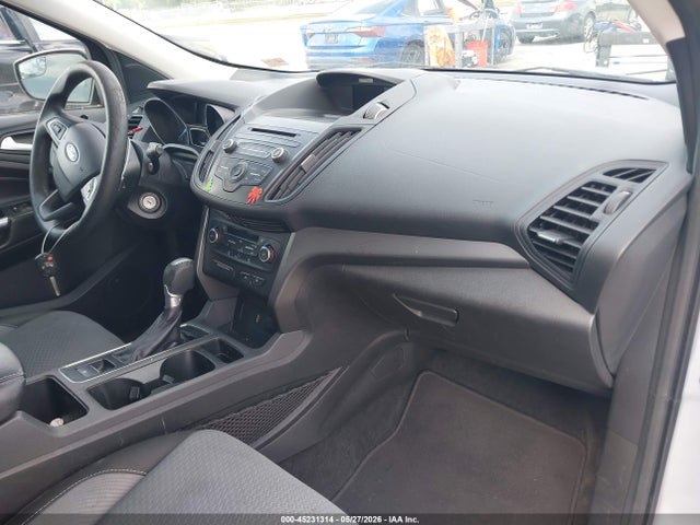 45231314 :رقم المزاد ، 1FMCU0GD9HUF02256 vin ، 2017 Ford Escape Se مزاد بيع