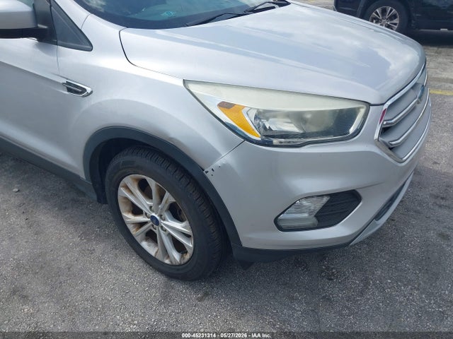 45231314 :رقم المزاد ، 1FMCU0GD9HUF02256 vin ، 2017 Ford Escape Se مزاد بيع