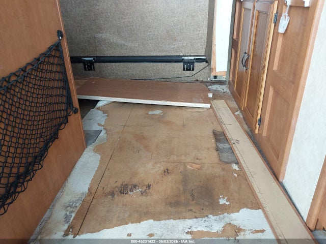 Продажа на аукционе авто 2013 Coachmen Apex 298bhs Travel Trailer, vin: 5ZT2CXVB2DA002933, номер лота: 45231422