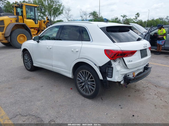 2021 Audi Q3 Premium Plus 40 Tfsi Quattro Tiptronic მანქანა იყიდება აუქციონზე, vin: WA1BUCF39M1115576, აუქციონის ნომერი: 45231562