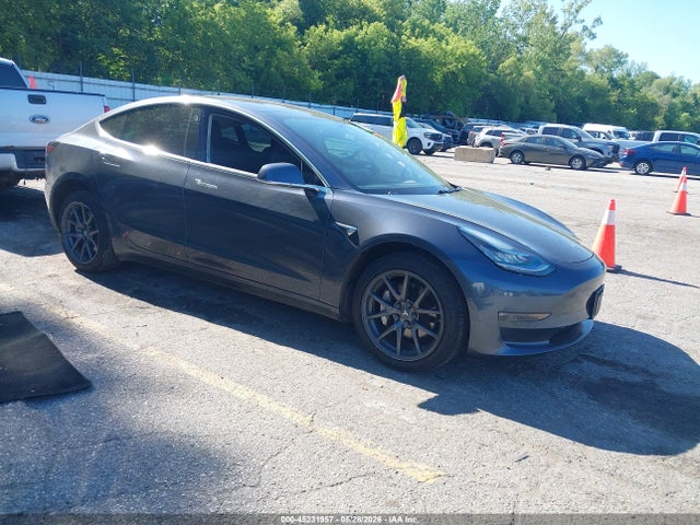2018 Tesla Model 3 Long Range/mid Range მანქანა იყიდება აუქციონზე, vin: 5YJ3E1EA1JF002817, აუქციონის ნომერი: 45231957