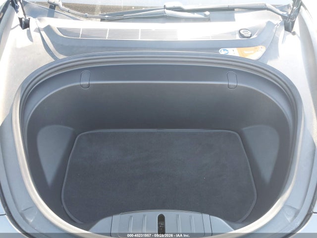 45231957 :رقم المزاد ، 5YJ3E1EA1JF002817 vin ، 2018 Tesla Model 3 Long Range/mid Range مزاد بيع