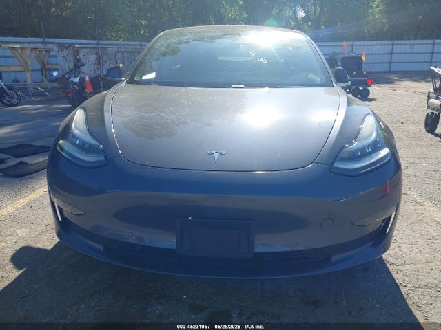 45231957 :رقم المزاد ، 5YJ3E1EA1JF002817 vin ، 2018 Tesla Model 3 Long Range/mid Range مزاد بيع