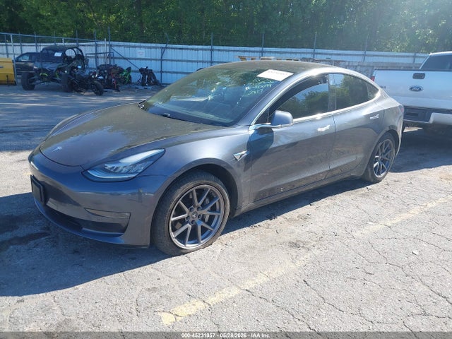 45231957 :رقم المزاد ، 5YJ3E1EA1JF002817 vin ، 2018 Tesla Model 3 Long Range/mid Range مزاد بيع