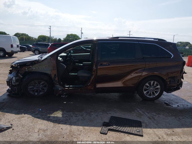 Toyota SIENNA LE 2022 5TDKRKEC0NS136341 Image 15