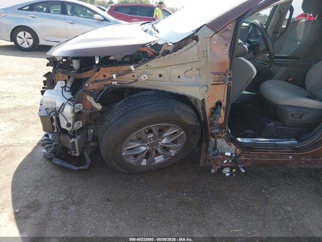Toyota SIENNA LE 2022 5TDKRKEC0NS136341 Image 6