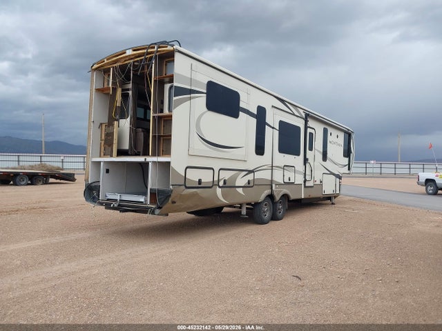 45232142 :رقم المزاد ، 4YDF37921J4704147 vin ، 2018 Keystone Rv Montana مزاد بيع