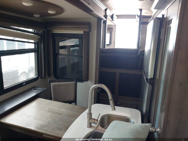 45232142 :رقم المزاد ، 4YDF37921J4704147 vin ، 2018 Keystone Rv Montana مزاد بيع