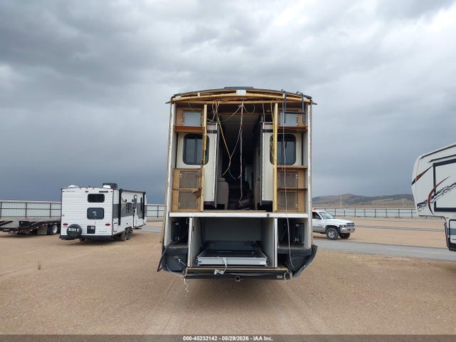 45232142 :رقم المزاد ، 4YDF37921J4704147 vin ، 2018 Keystone Rv Montana مزاد بيع