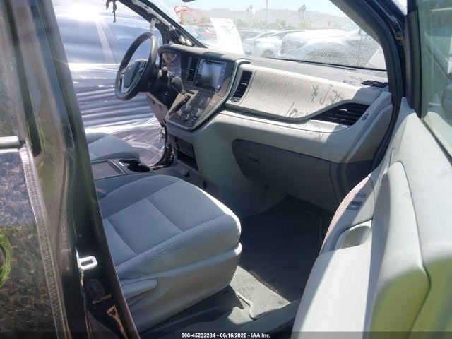 Toyota SIENNA LE 2020 5TDKZ3DC5LS047269 Image 5