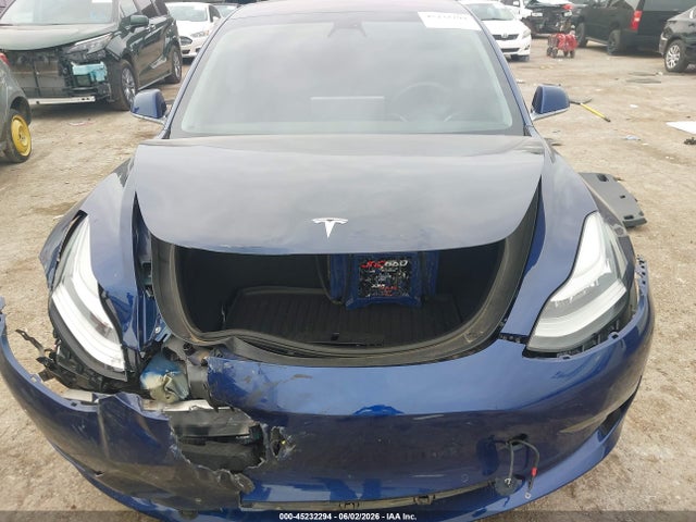 2018 Tesla Model 3 Long Range/mid Range მანქანა იყიდება აუქციონზე, vin: 5YJ3E1EA1JF164463, აუქციონის ნომერი: 45232294