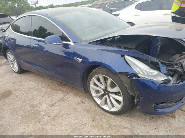 2018 Tesla Model 3 Long Range/mid Range მანქანა იყიდება აუქციონზე, vin: 5YJ3E1EA1JF164463, აუქციონის ნომერი: 45232294