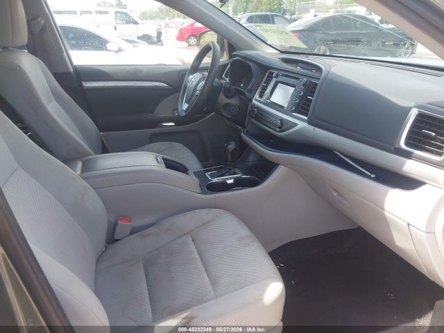 Продаж на аукціоні авто 2019 Toyota Highlander Le, vin: 5TDBZRFH1KS996568, номер лоту: 45232349