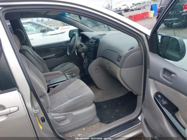 45232464 :رقم المزاد ، 5TDZA23C34S081326 vin ، 2004 Toyota Sienna Le مزاد بيع