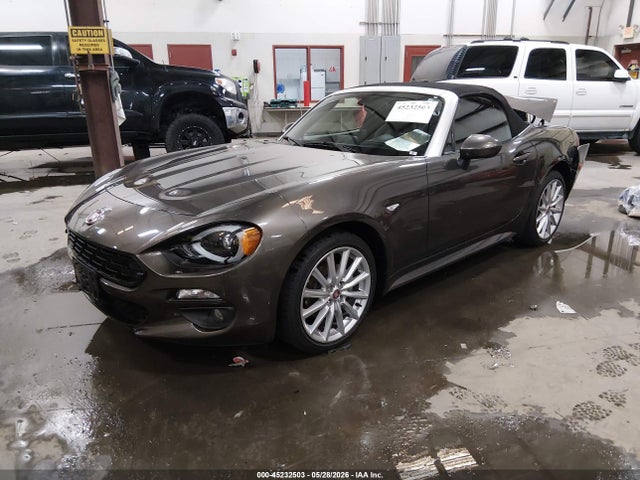 Fiat 124 Spider Lusso 2017 JC1NFAEK1H0104977 Image 2