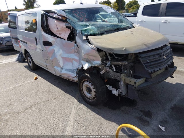 2015 3N63M0YN4FK715962 main image