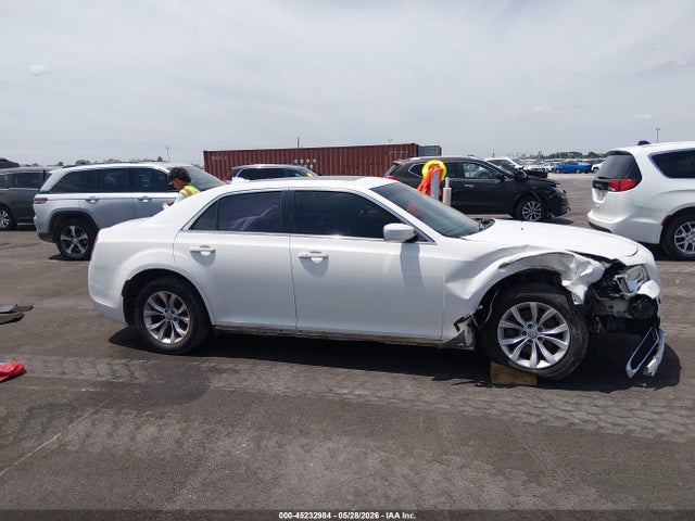 Продаж на аукціоні авто 2015 Chrysler 300 Limited, vin: 2C3CCAAG2FH929847, номер лоту: 45232984