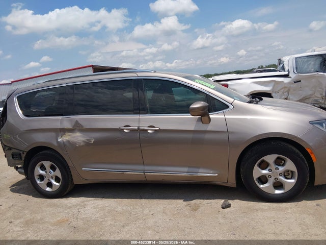 2017 Chrysler Pacifica Touring-l Plus მანქანა იყიდება აუქციონზე, vin: 2C4RC1EG3HR683873, აუქციონის ნომერი: 45233014
