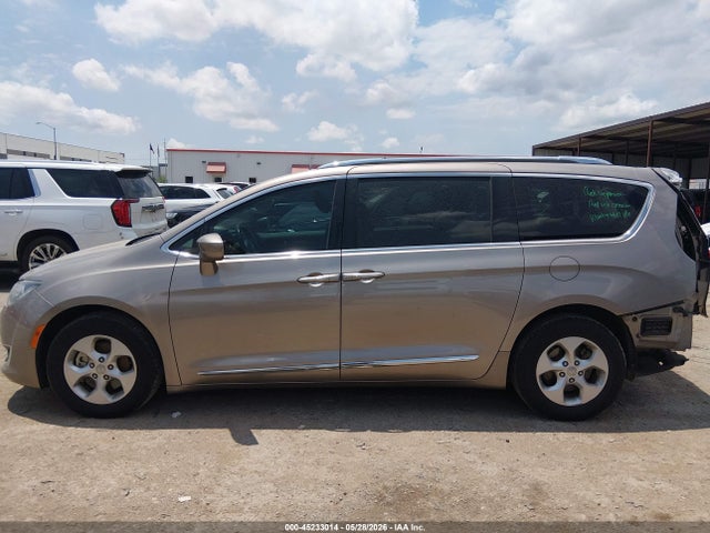 2017 Chrysler Pacifica Touring-l Plus მანქანა იყიდება აუქციონზე, vin: 2C4RC1EG3HR683873, აუქციონის ნომერი: 45233014