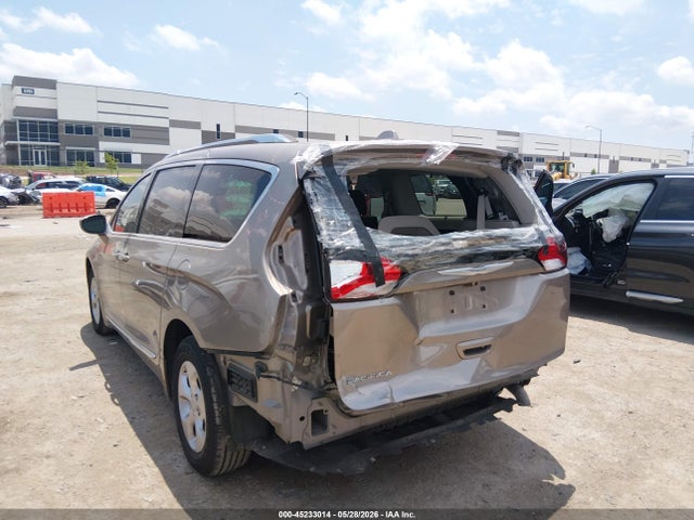 2017 Chrysler Pacifica Touring-l Plus მანქანა იყიდება აუქციონზე, vin: 2C4RC1EG3HR683873, აუქციონის ნომერი: 45233014