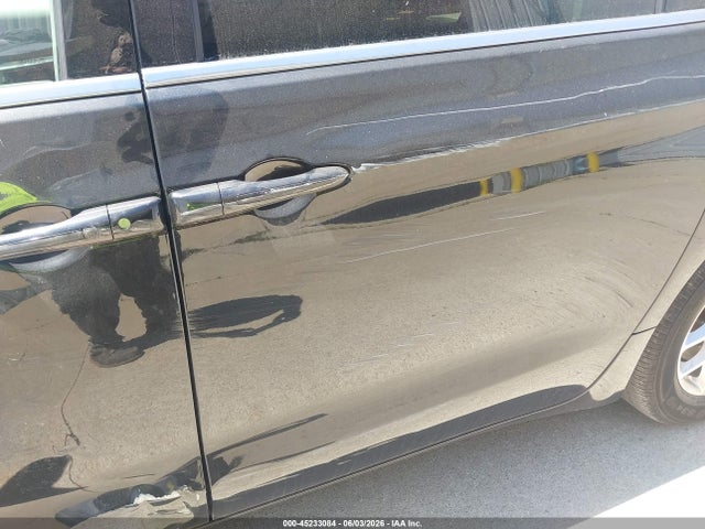 45233084 :رقم المزاد ، 2C4RC1CG3MR577694 vin ، 2021 Chrysler Voyager Lx مزاد بيع