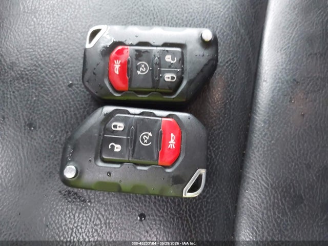 1C4HJXEG2JW166646 Jeep Wrangler Unlimited Sahara 4x4