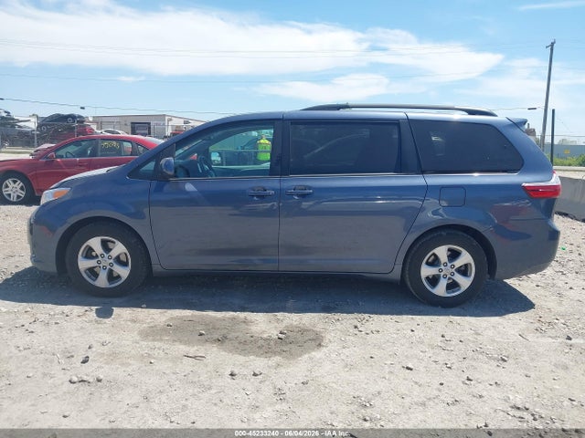 Продаж на аукціоні авто 2017 Toyota Sienna Le 8 Passenger, vin: 5TDKZ3DC7HS866985, номер лоту: 45233240