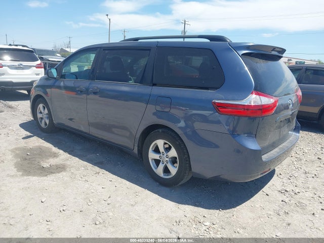 Продаж на аукціоні авто 2017 Toyota Sienna Le 8 Passenger, vin: 5TDKZ3DC7HS866985, номер лоту: 45233240