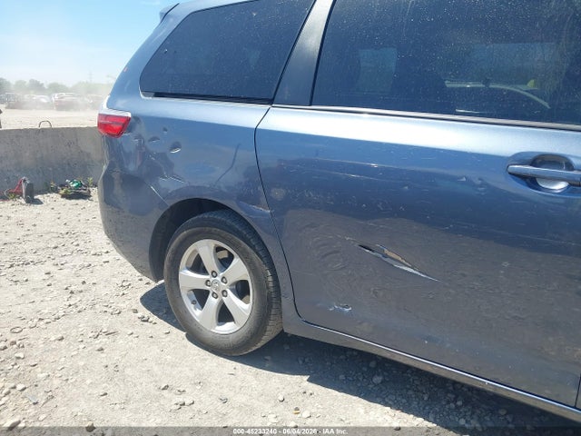 Продаж на аукціоні авто 2017 Toyota Sienna Le 8 Passenger, vin: 5TDKZ3DC7HS866985, номер лоту: 45233240