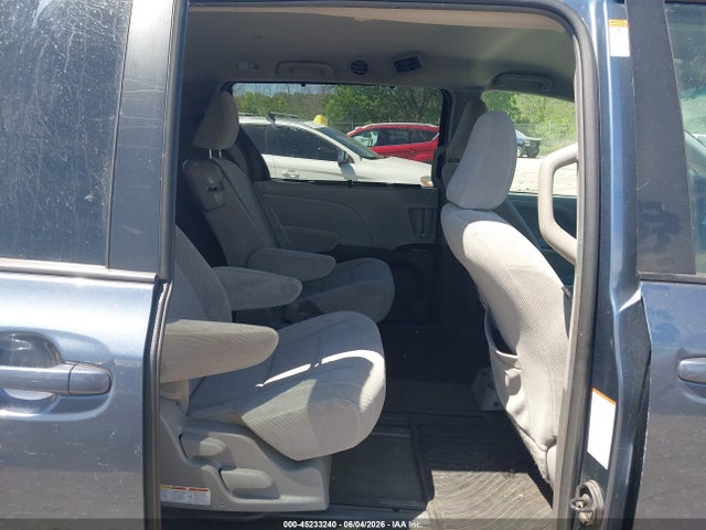 Продаж на аукціоні авто 2017 Toyota Sienna Le 8 Passenger, vin: 5TDKZ3DC7HS866985, номер лоту: 45233240
