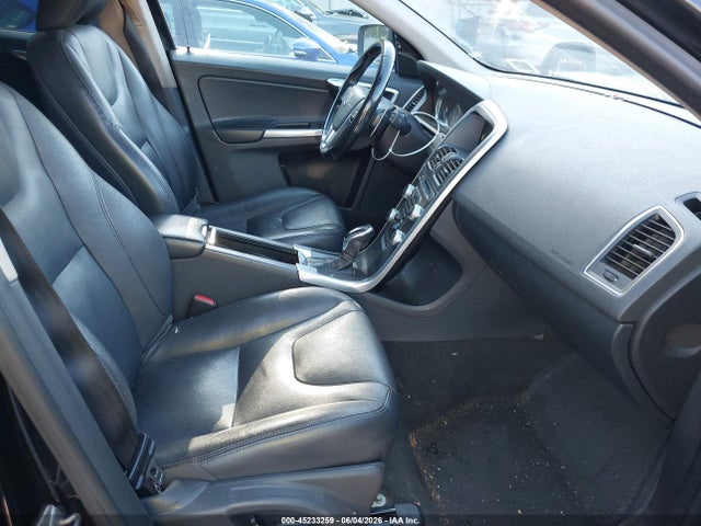 45233259 :رقم المزاد ، YV4902RK6F2664496 vin ، 2015 Volvo Xc60 T6 مزاد بيع