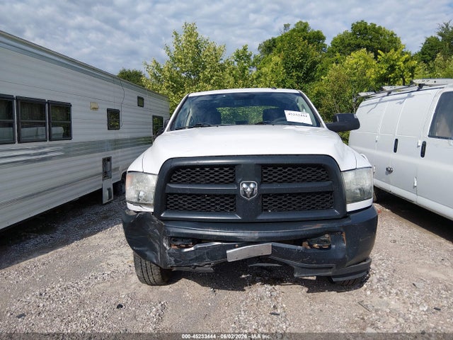 45233444 :رقم المزاد ، 3C6UR5HJ0FG558296 vin ، 2015 Ram 2500 Tradesman مزاد بيع