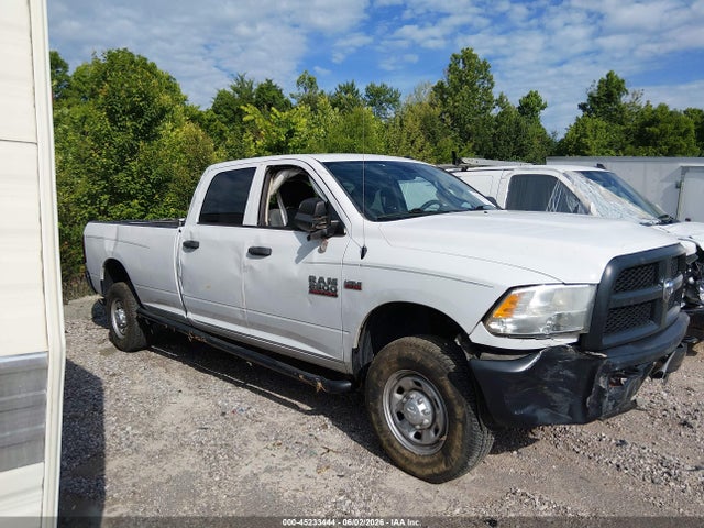 45233444 :رقم المزاد ، 3C6UR5HJ0FG558296 vin ، 2015 Ram 2500 Tradesman مزاد بيع