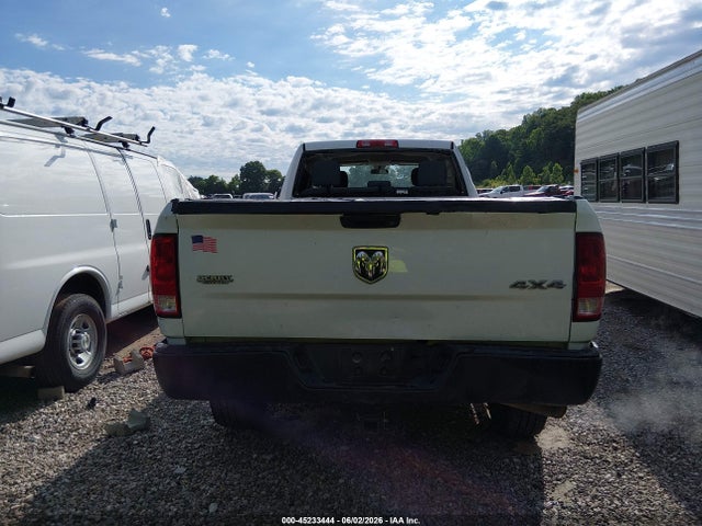 45233444 :رقم المزاد ، 3C6UR5HJ0FG558296 vin ، 2015 Ram 2500 Tradesman مزاد بيع