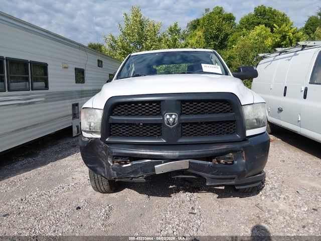 45233444 :رقم المزاد ، 3C6UR5HJ0FG558296 vin ، 2015 Ram 2500 Tradesman مزاد بيع