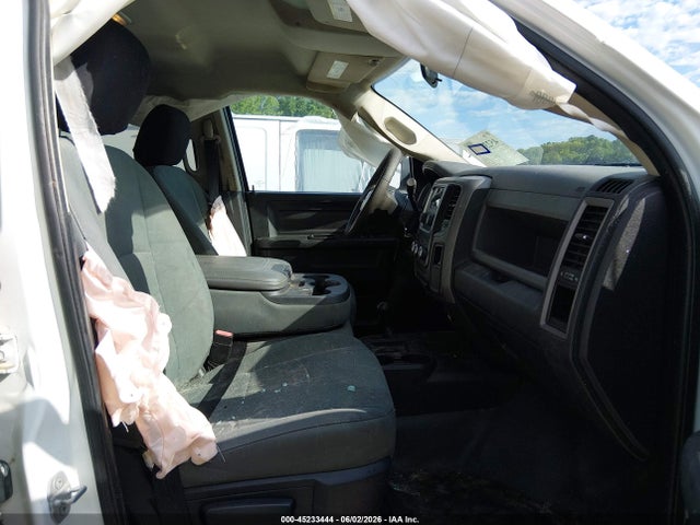 45233444 :رقم المزاد ، 3C6UR5HJ0FG558296 vin ، 2015 Ram 2500 Tradesman مزاد بيع