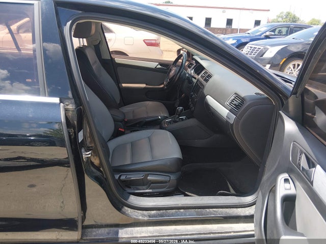 2015 Volkswagen Jetta Hybrid Sel Premium მანქანა იყიდება აუქციონზე, vin: 3VW637AJ4FM408375, აუქციონის ნომერი: 45233456