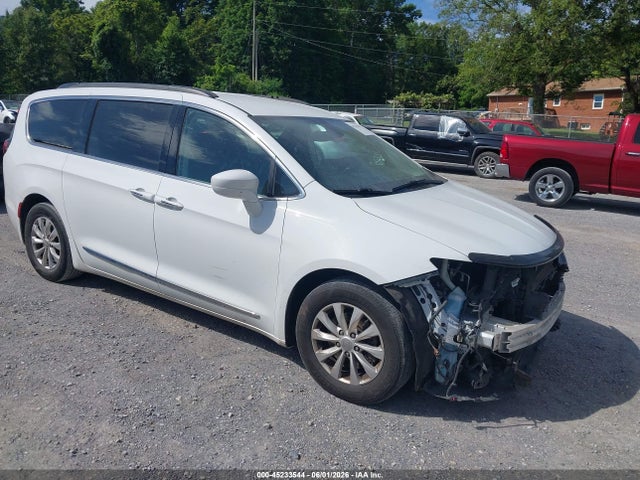 Продаж на аукціоні авто 2017 Chrysler Pacifica Touring-l, vin: 2C4RC1BG3HR687992, номер лоту: 45233544