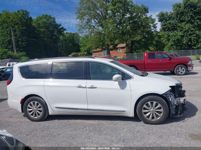 45233544 :رقم المزاد ، 2C4RC1BG3HR687992 vin ، 2017 Chrysler Pacifica Touring-l مزاد بيع