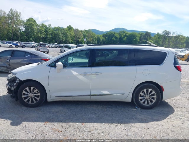 45233544 :رقم المزاد ، 2C4RC1BG3HR687992 vin ، 2017 Chrysler Pacifica Touring-l مزاد بيع