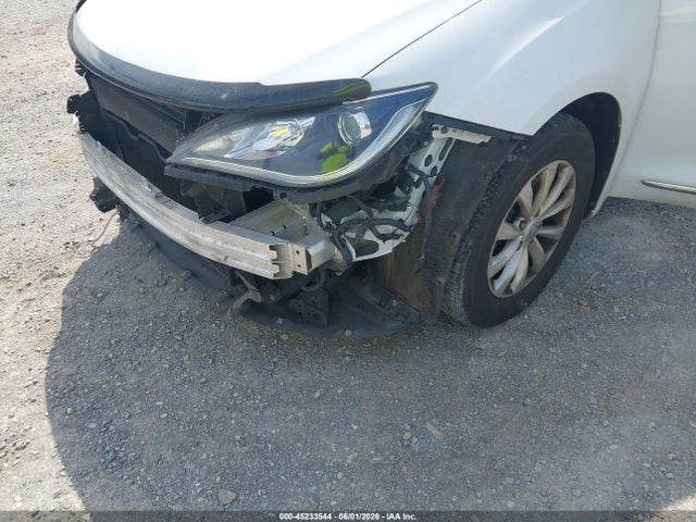 45233544 :رقم المزاد ، 2C4RC1BG3HR687992 vin ، 2017 Chrysler Pacifica Touring-l مزاد بيع