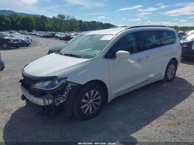 45233544 :رقم المزاد ، 2C4RC1BG3HR687992 vin ، 2017 Chrysler Pacifica Touring-l مزاد بيع