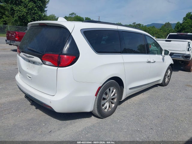 45233544 :رقم المزاد ، 2C4RC1BG3HR687992 vin ، 2017 Chrysler Pacifica Touring-l مزاد بيع