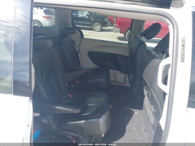 45233544 :رقم المزاد ، 2C4RC1BG3HR687992 vin ، 2017 Chrysler Pacifica Touring-l مزاد بيع