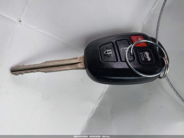 45233639 :رقم المزاد ، 2T1BURHE9FC329439 vin ، 2015 Toyota Corolla S Plus مزاد بيع