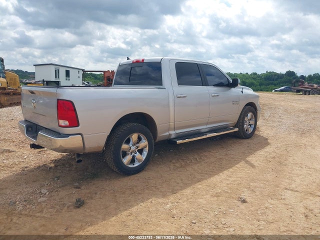 45233793 :رقم المزاد ، 1C6RR6LG6JS157103 vin ، 2018 Ram 1500 Lone Star Silver  4x2 5'7 Box مزاد بيع