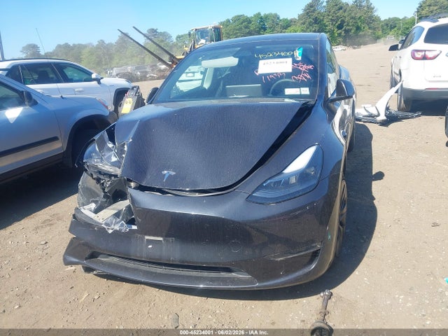 2024 Tesla Model Y Long Range Dual Motor All-wheel Drive მანქანა იყიდება აუქციონზე, vin: 7SAYGDEE6RF131882, აუქციონის ნომერი: 45234001